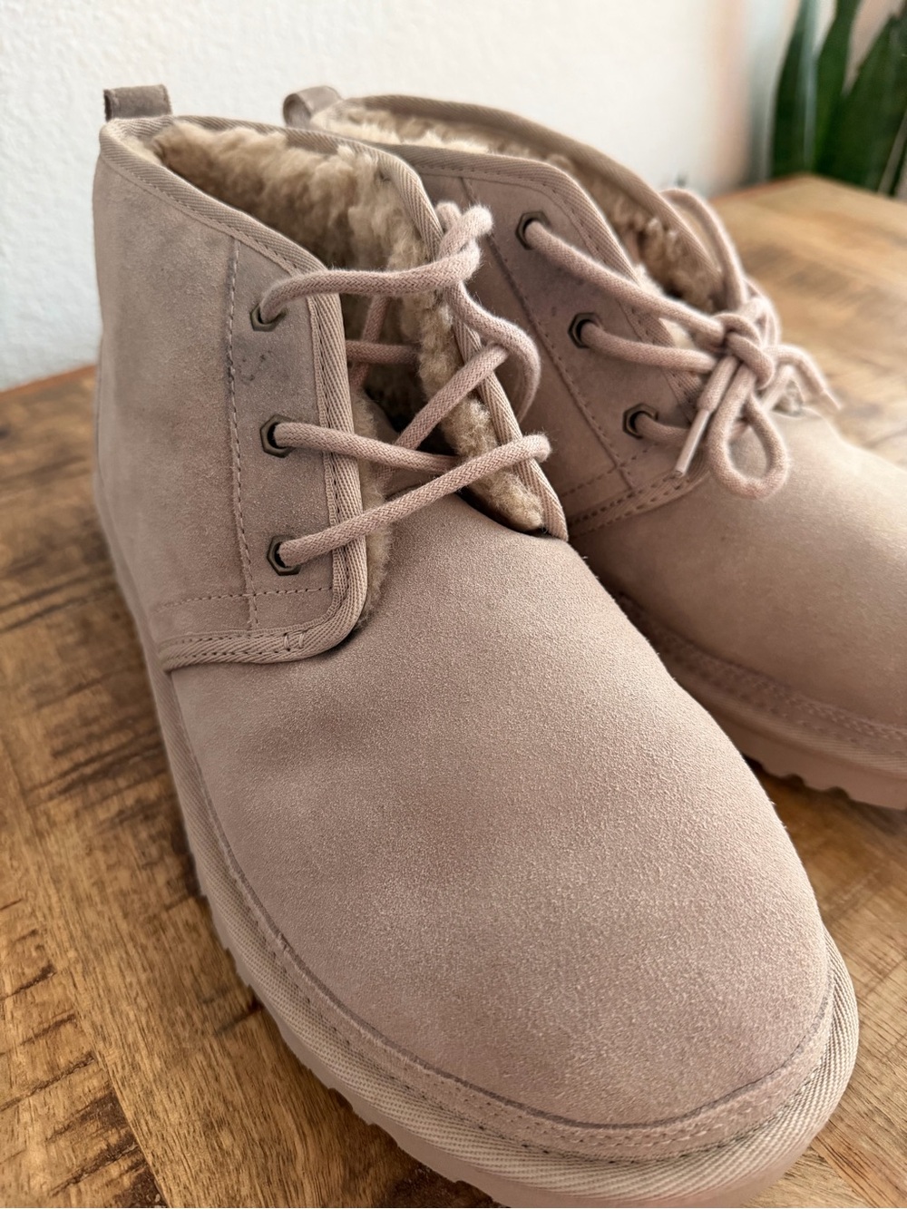 UGG Neumel Mens Suede Chukka Boots Sand Tan 3236 Lace Up Sheepskin Lined 11